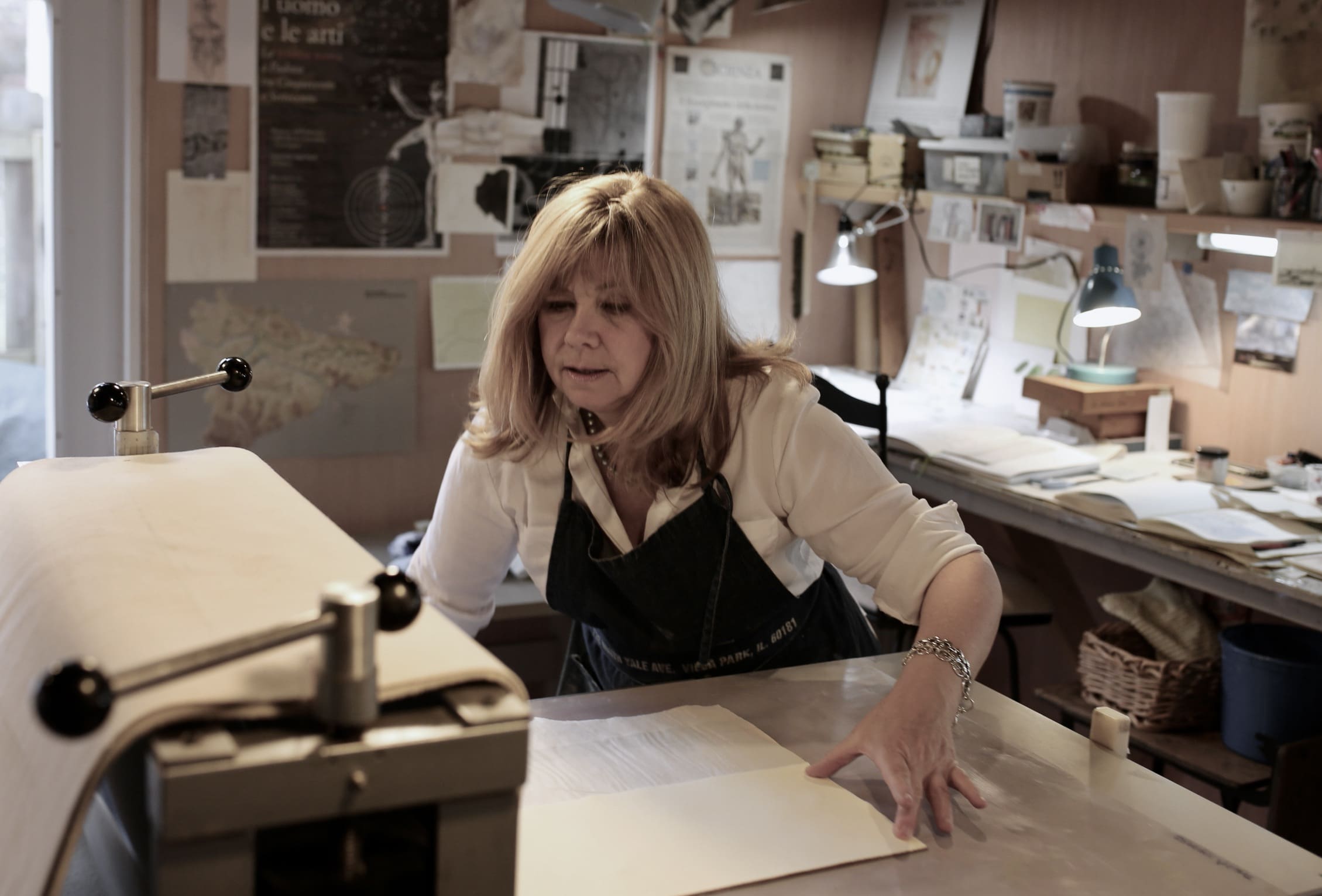 Kris Iden, Printmaker at work in her studio